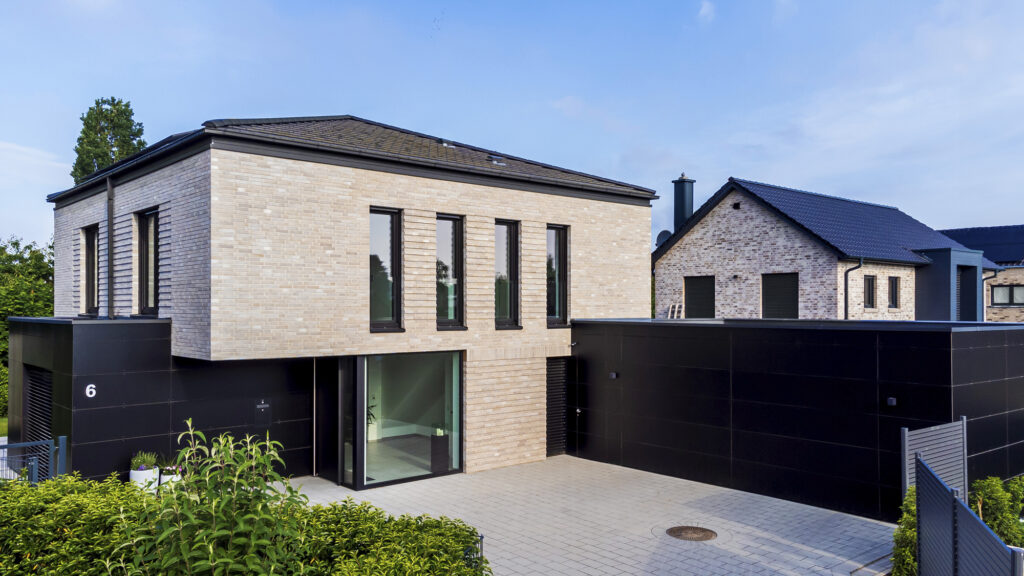 Modernes Einfamilienhaus mit Garage